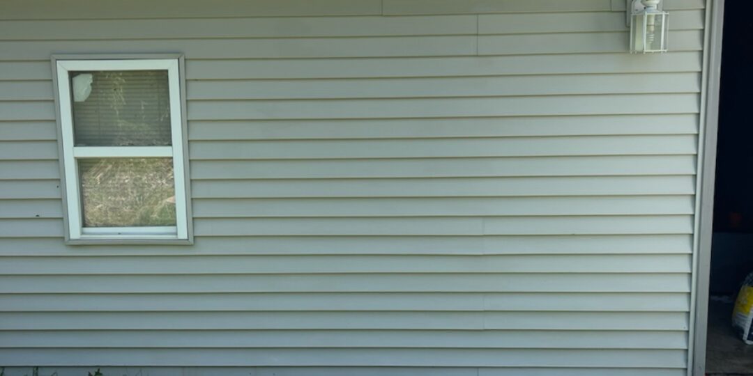 Vinyl siding after power washing